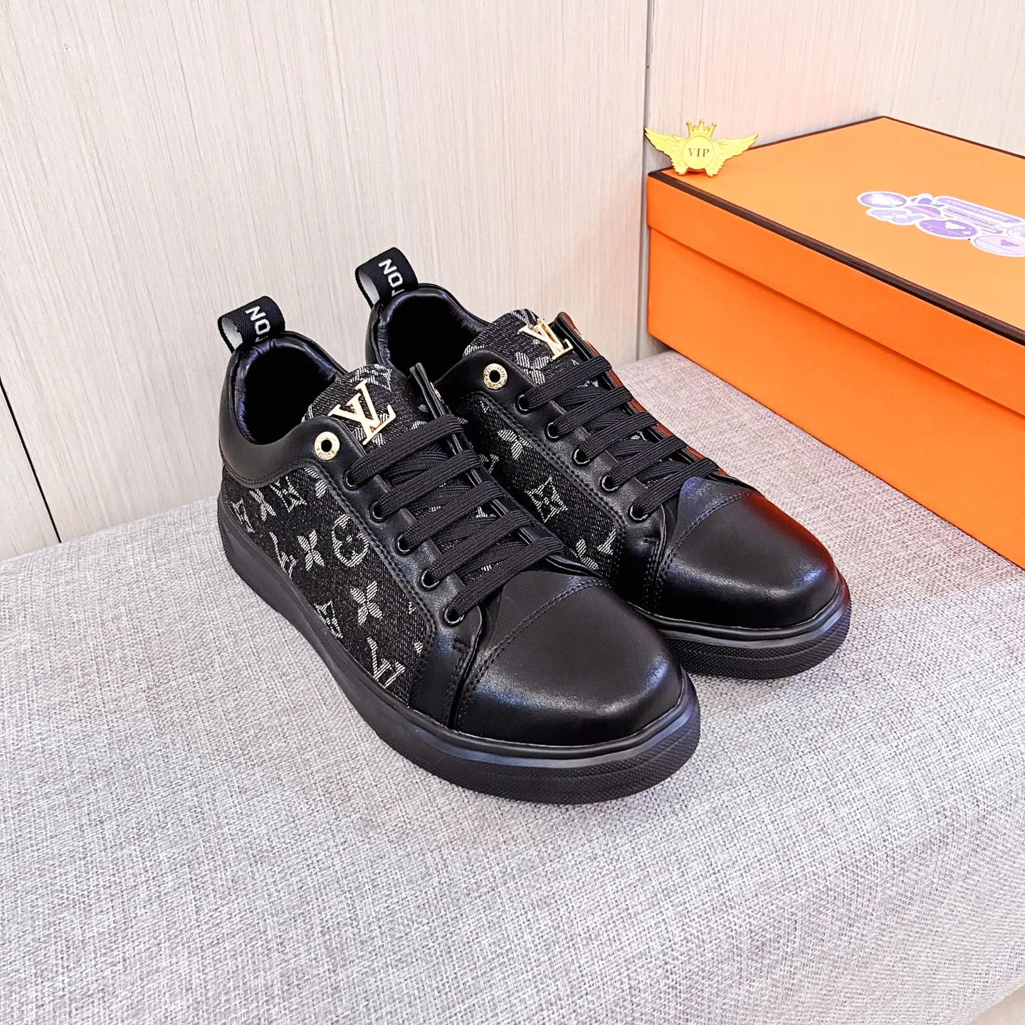 🚘🚘Factory batch 400💰[LV]🔥Louis Vuitton, high-end men's shoes brand, official website 1:1 latest masterpiece: the upper is made of first-layer cowhide imported from Italy with a comfortable and breathable lining➕original non-slip and wear-resistant outsole🔥, making walking more convenient and comfortable! An exclusive new model, a stunning work, a beautiful 1:1 replica [color] compared to the official quality! Create a fashionable personality to set off your uniqueness! A must-have for trendy men! Classic🔥Size: 38-44 Color: 🔥Multiple colors available🔥
